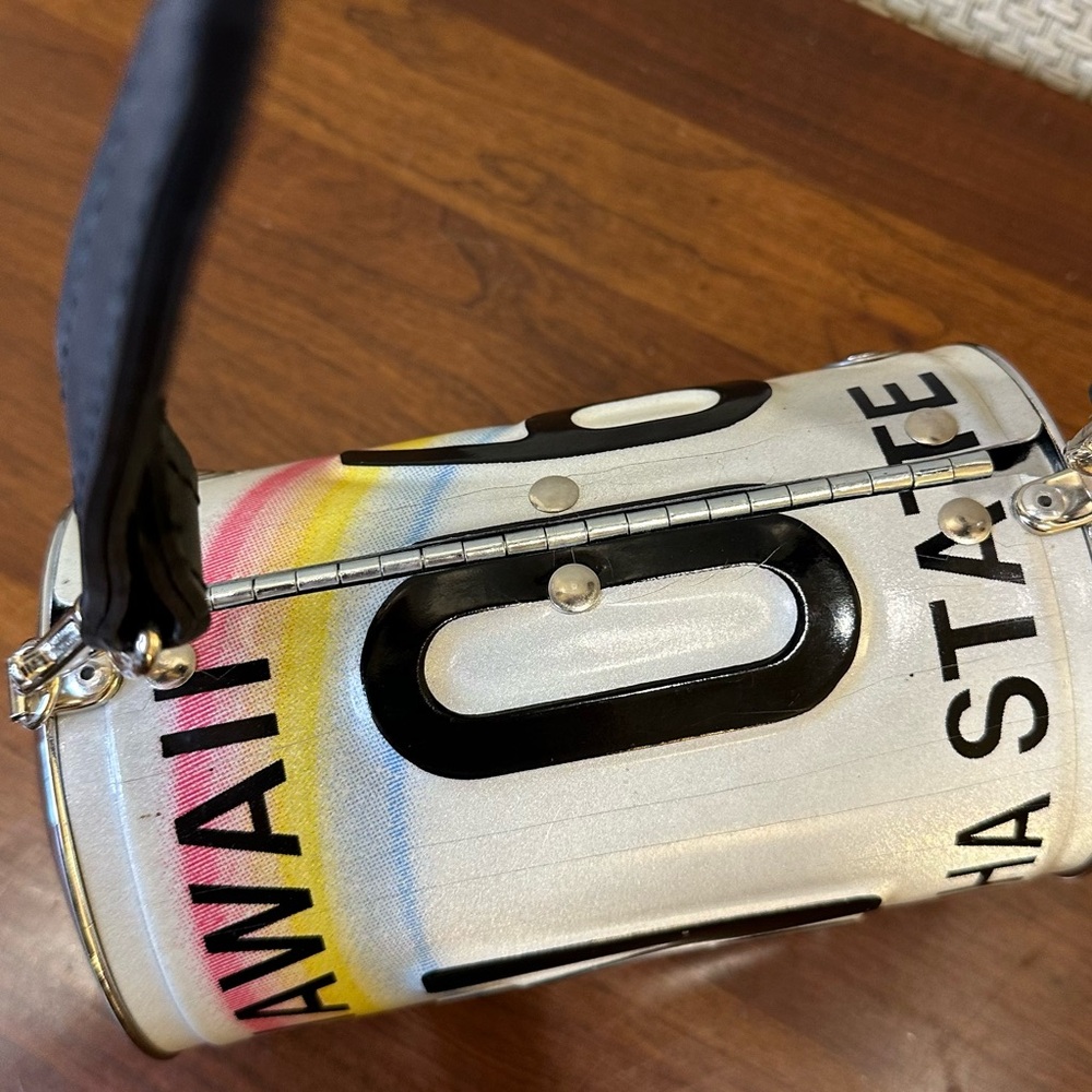 🌟HP🌟VTG 1993 Little Earth Hawaii Aloha State Metal License Plate Purse Crossbody - Picture 14 of 14